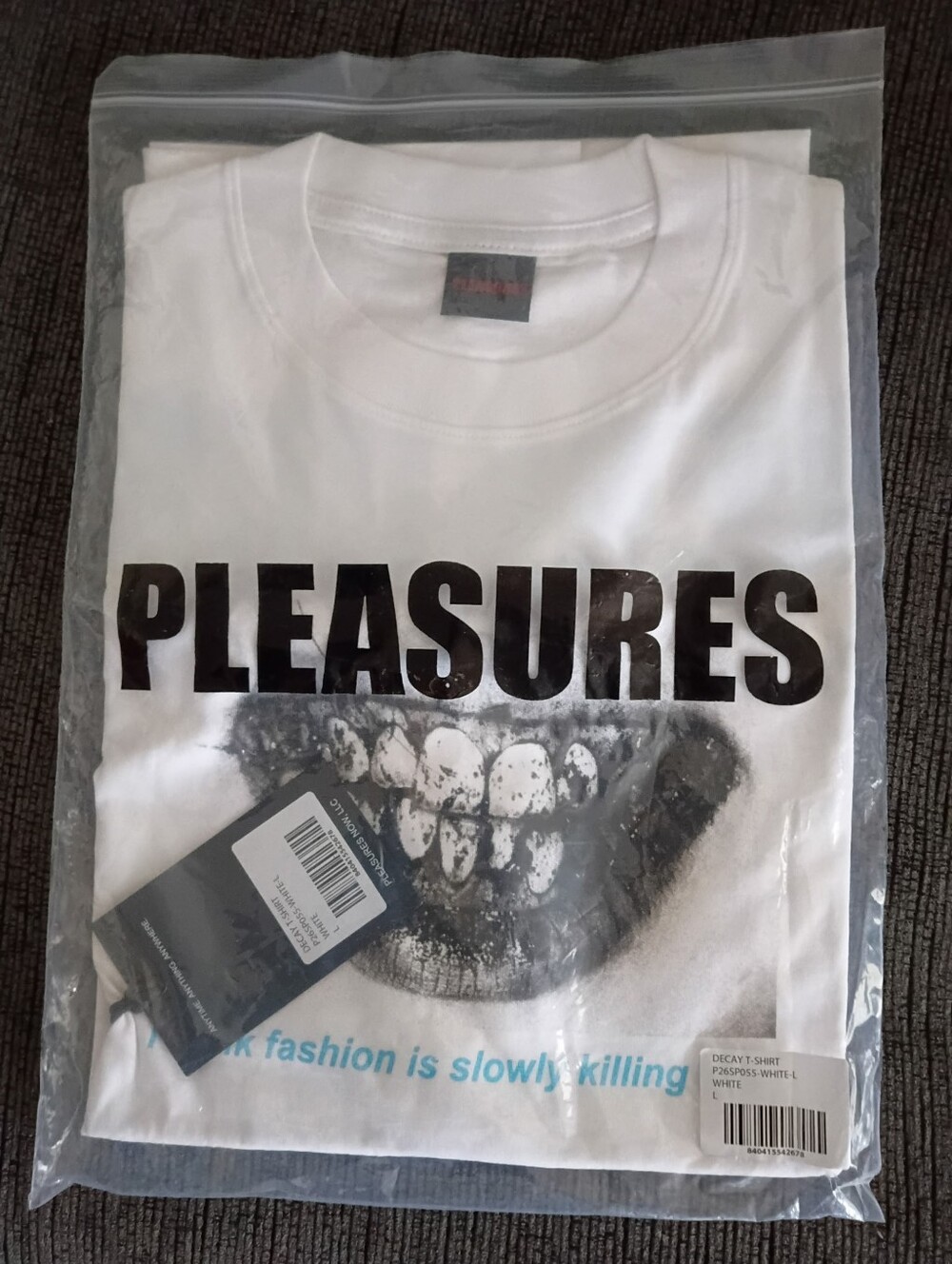Pleasures Decay T shirts White Size Large NWT